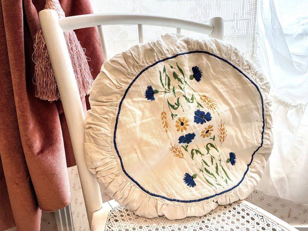 Vintage French Blue Cornflower and Wheat White Cotton Round Pillows Cushion Bed Chair Sofa circa 1950s