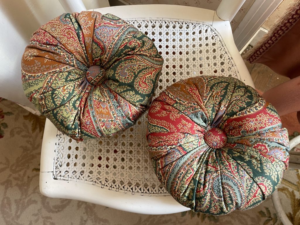 Vintage French Light Paisley Print Tufted Hand Made Fancy Round Cushion Pillow Pair Pillows Bed Chair Sofa circa 1990's